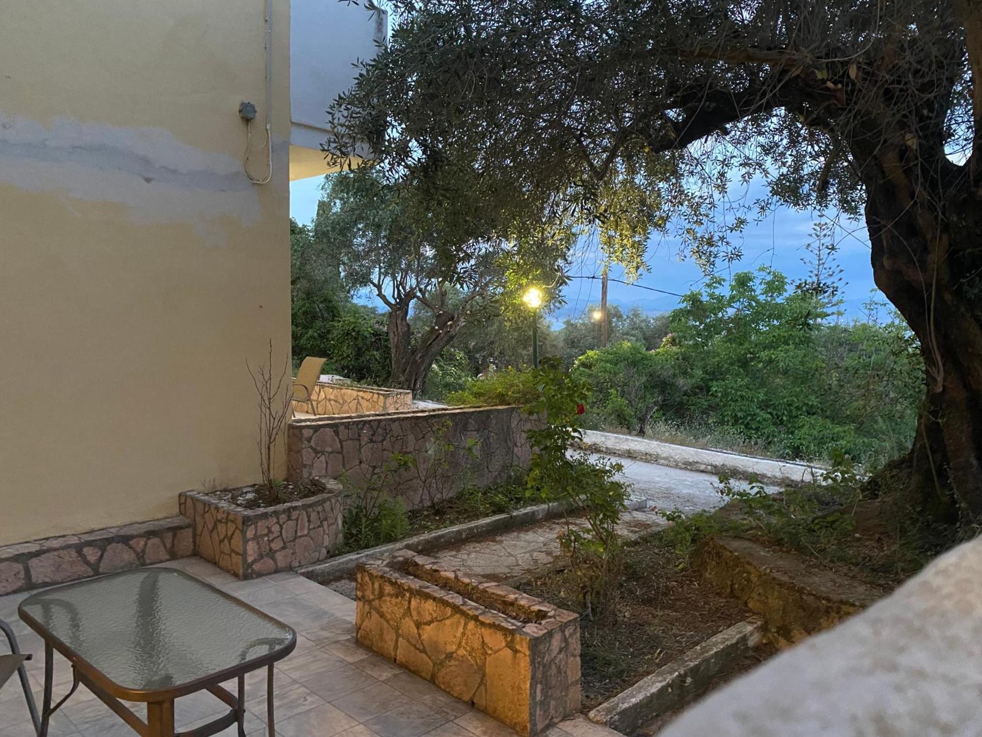 Helen's And Apartment Dassia (Corfu)