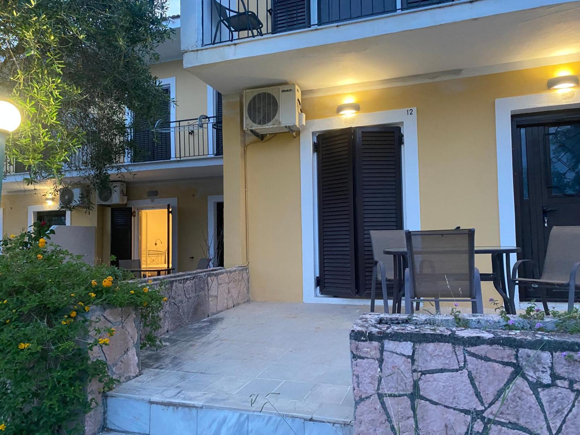 Helen's And Apartment Dassia (Corfu)