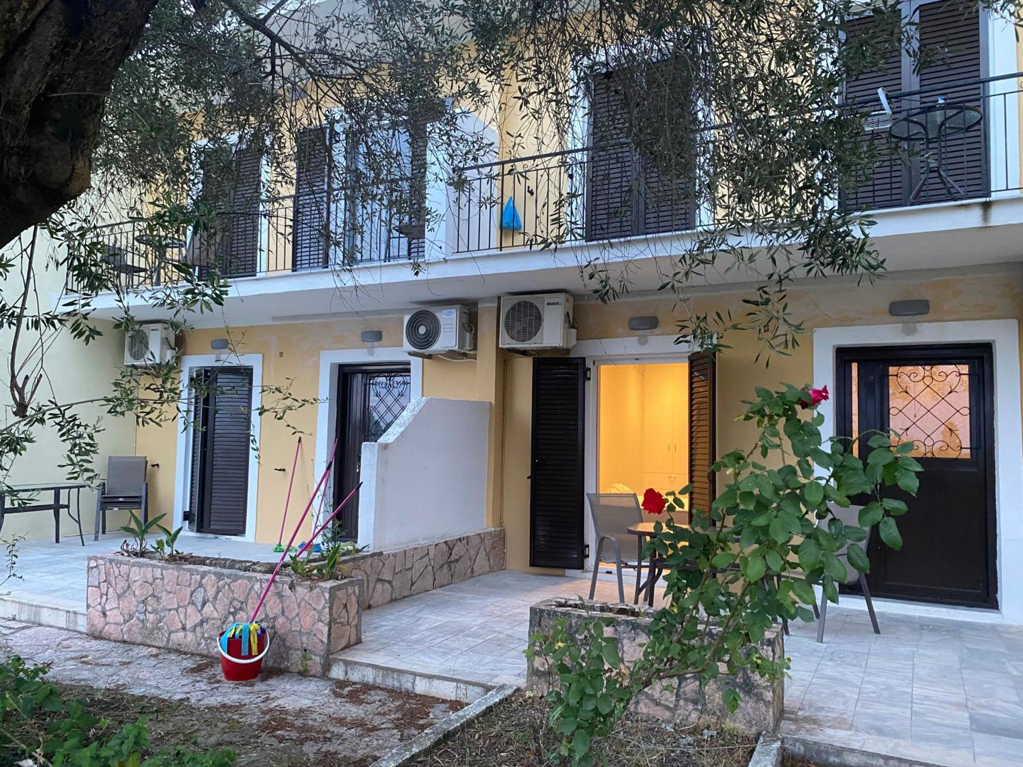 Helen's And Apartment Dassia (Corfu)