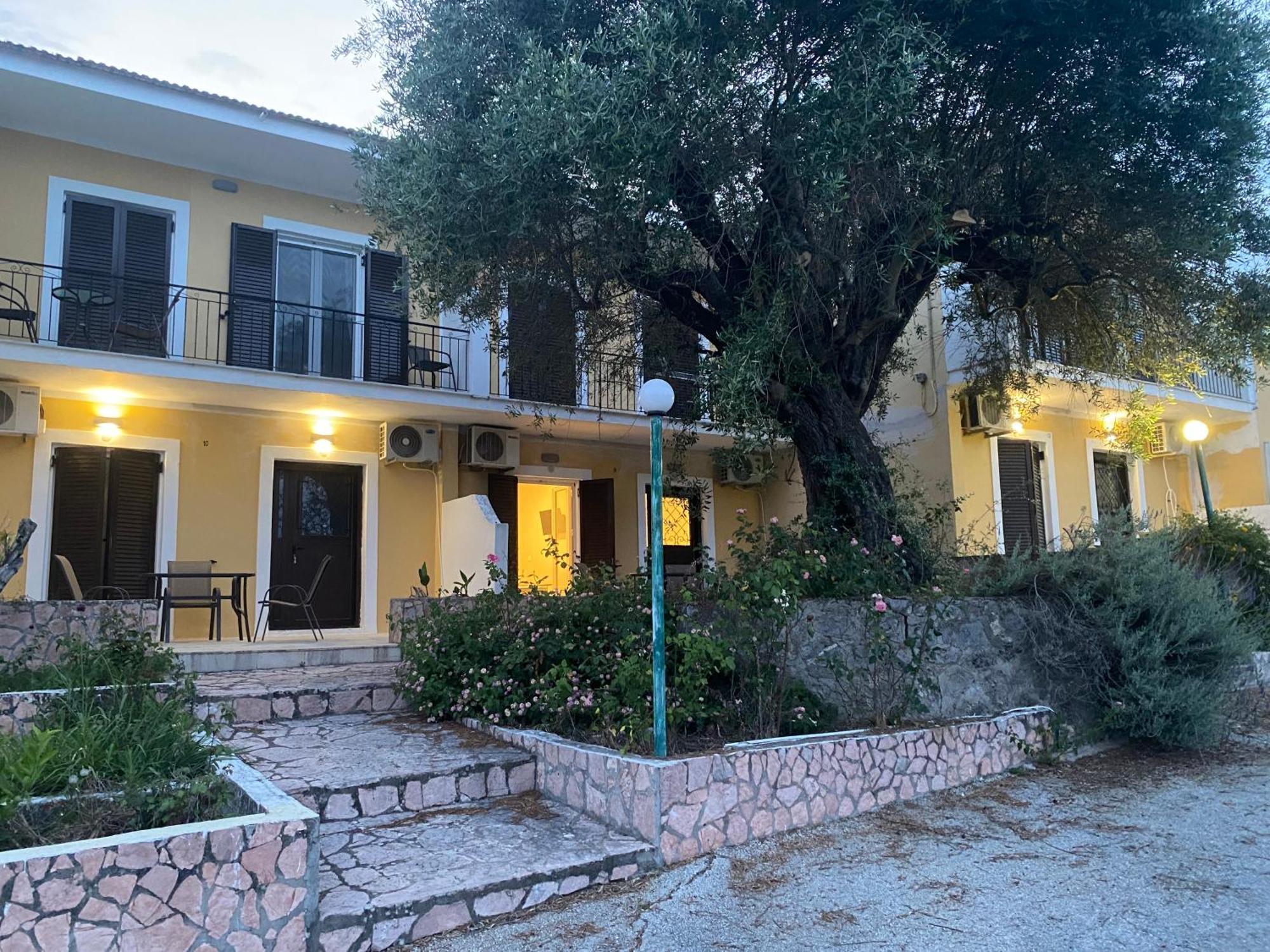 Helen's And * Dassia (Corfu)