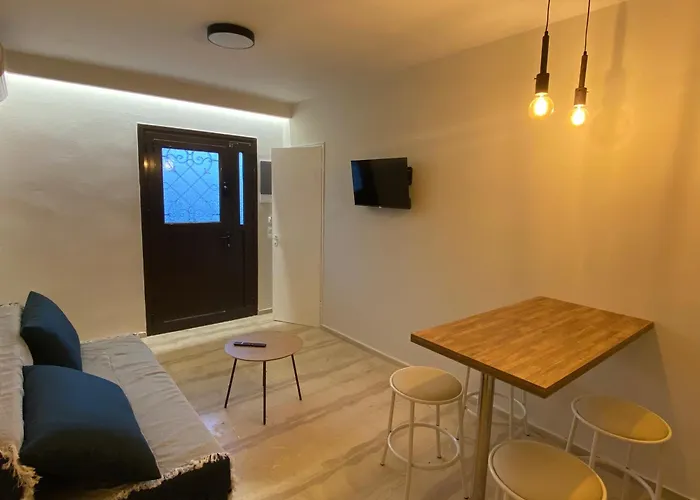 Helen\'S Apartments And Studios