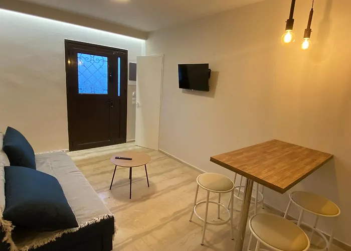 Helen\'S Apartments And Studios