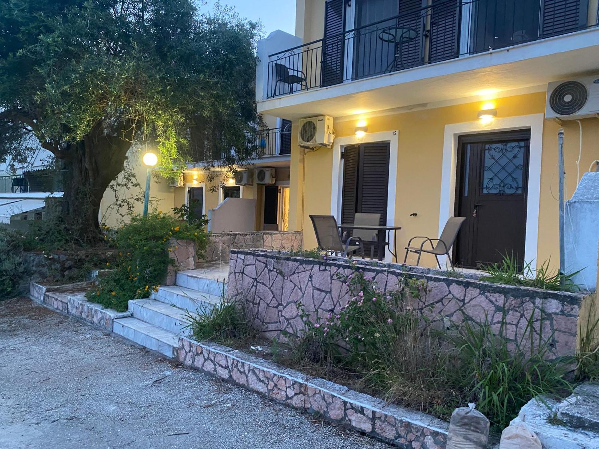 Helen's And Apartment Dassia (Corfu)