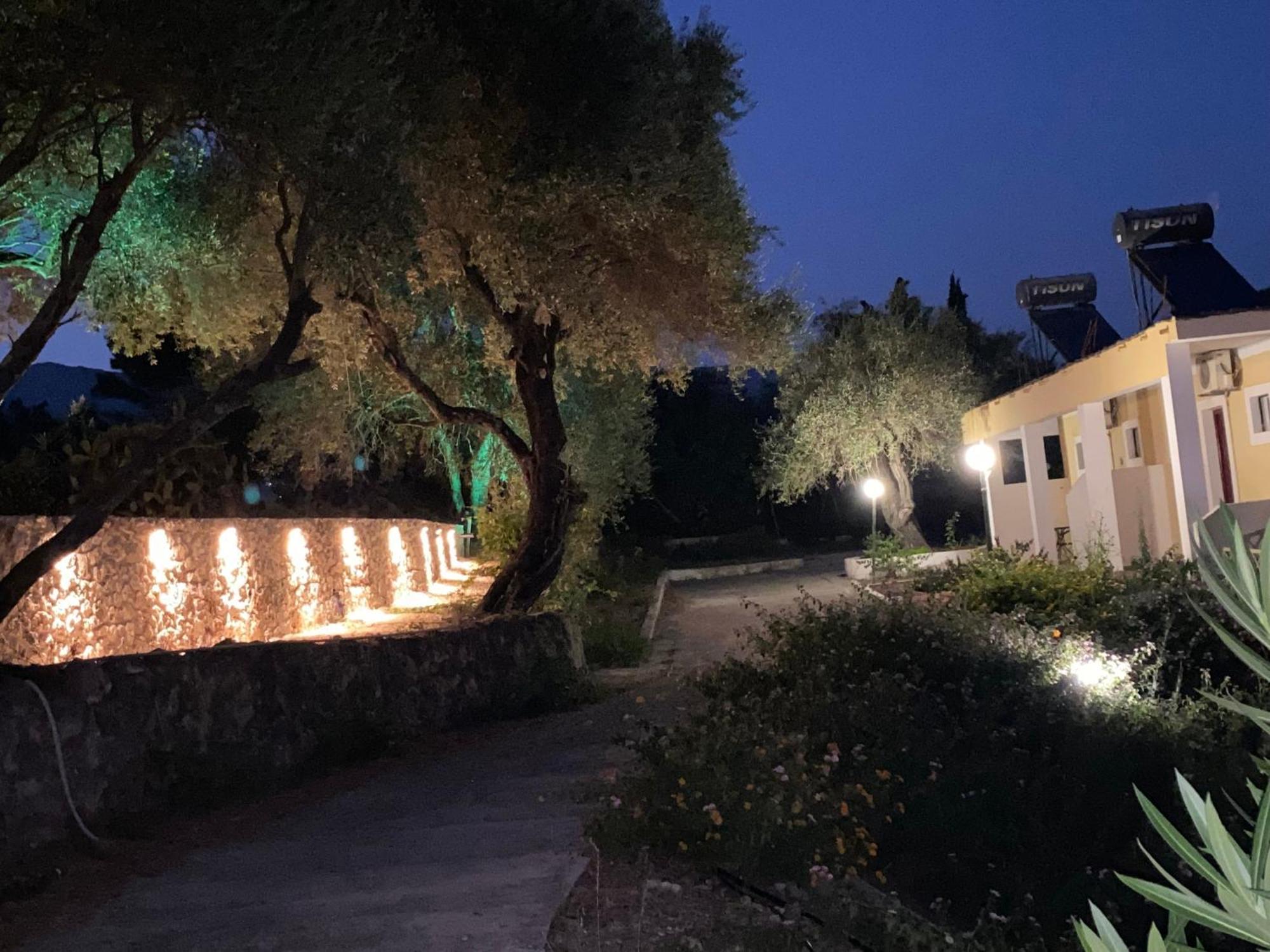 Helen's And Apartment Dassia (Corfu)