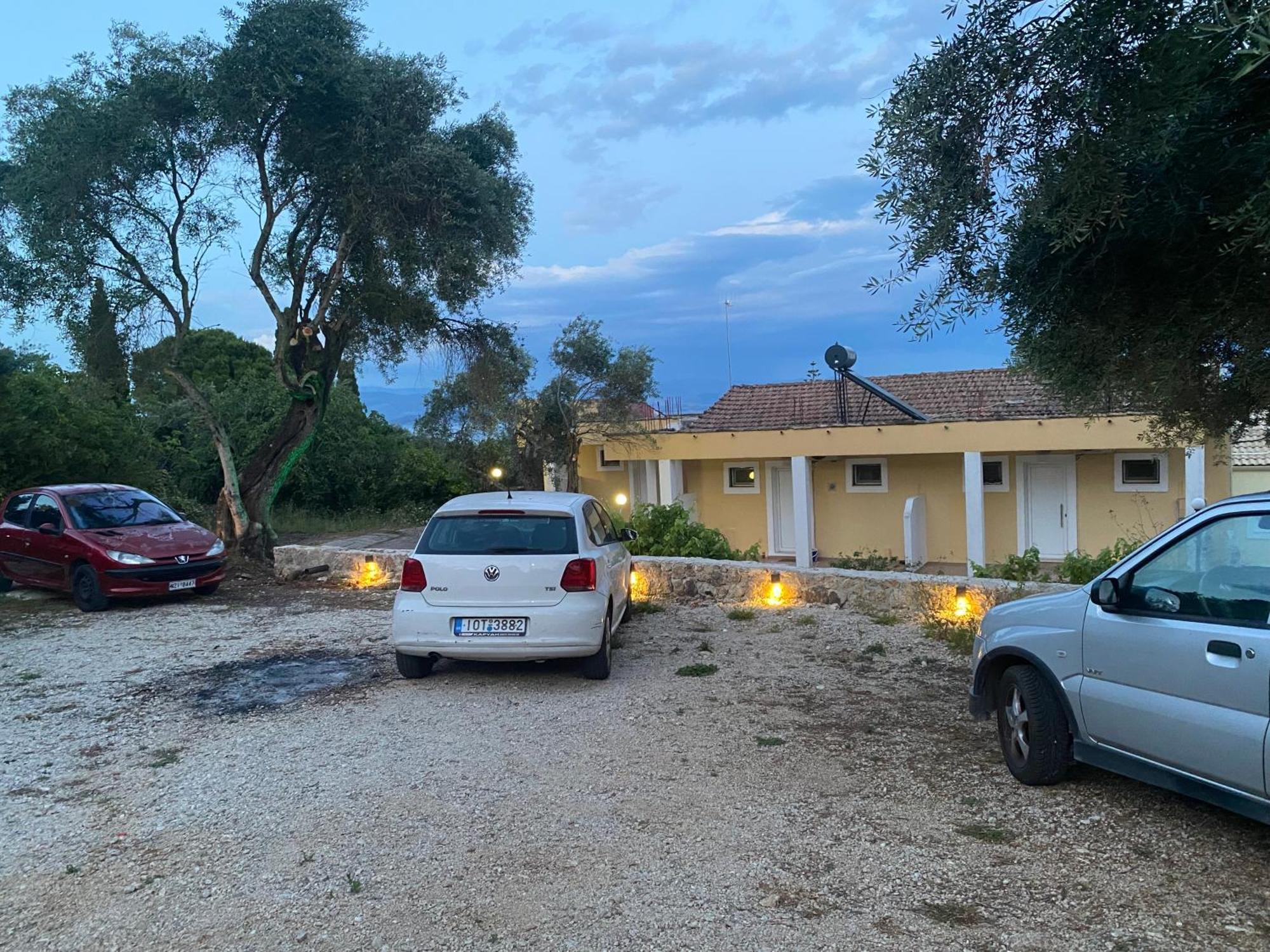 Helen's And Apartamento Dassia (Corfu)